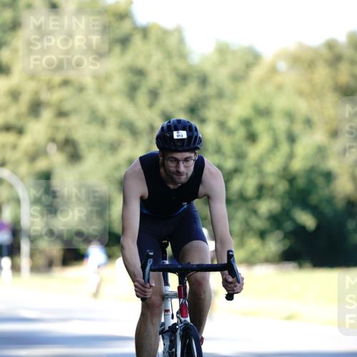 07.09.2025 - 19. Norderstedt Triathlon Michael Burmester http://msf.ph/oto/8844690 07.09.2025 16:01:35 Radfahren 885, 913, 1476 meine-sportfotos.de