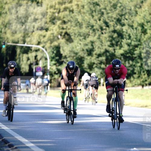 07.09.2025 - 19. Norderstedt Triathlon Michael Burmester http://msf.ph/oto/8844710 07.09.2025 16:01:41 Radfahren 885, 910, 1571 meine-sportfotos.de