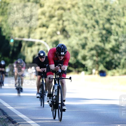 07.09.2025 - 19. Norderstedt Triathlon Michael Burmester http://msf.ph/oto/8844991 07.09.2025 16:02:48 Radfahren 409, 487, 499, 1413 meine-sportfotos.de