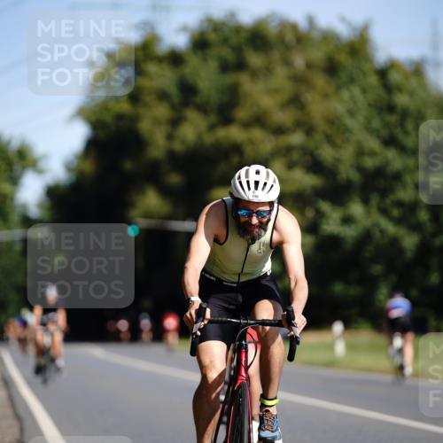 07.09.2025 - 19. Norderstedt Triathlon Michael Burmester http://msf.ph/oto/8845621 07.09.2025 11:06:29 Radfahren 196, 200, 1189, 1198 meine-sportfotos.de