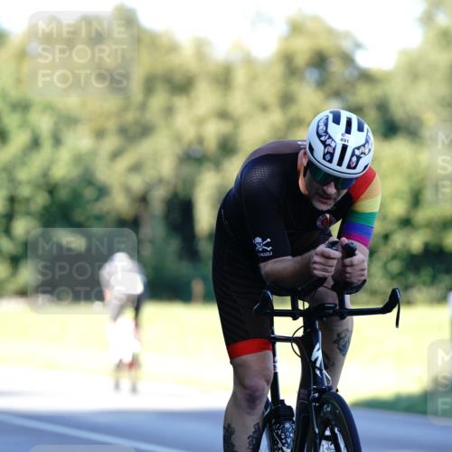 07.09.2025 - 19. Norderstedt Triathlon Michael Burmester http://msf.ph/oto/8845760 07.09.2025 16:06:32 Radfahren 491, 871, 1056, 1083, 1561 meine-sportfotos.de
