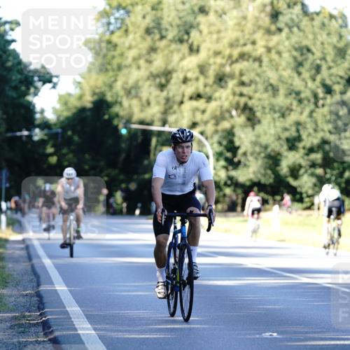 07.09.2025 - 19. Norderstedt Triathlon Michael Burmester http://msf.ph/oto/8846266 07.09.2025 16:09:10 Radfahren 543, 932, 1514, 1546 meine-sportfotos.de