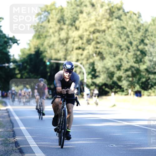 07.09.2025 - 19. Norderstedt Triathlon Michael Burmester http://msf.ph/oto/8846423 07.09.2025 16:10:06 Radfahren 425, 1073, 1472 meine-sportfotos.de