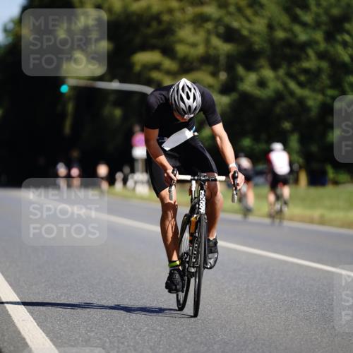 07.09.2025 - 19. Norderstedt Triathlon Michael Burmester http://msf.ph/oto/8846558 07.09.2025 11:18:09 Radfahren 1203 meine-sportfotos.de