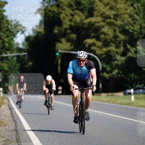 07.09.2025 - 19. Norderstedt Triathlon Michael Burmester http://msf.ph/oto/8846841 07.09.2025 11:22:37 Radfahren 714, 734 meine-sportfotos.de