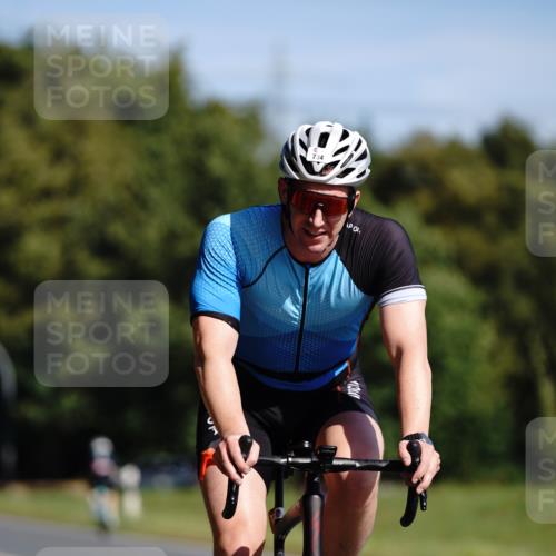 07.09.2025 - 19. Norderstedt Triathlon Michael Burmester http://msf.ph/oto/8846845 07.09.2025 11:22:39 Radfahren 734, 1157 meine-sportfotos.de