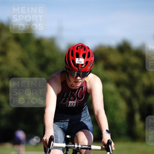 07.09.2025 - 19. Norderstedt Triathlon Michael Burmester http://msf.ph/oto/8846980 07.09.2025 11:24:17 Radfahren 1182, 1183 meine-sportfotos.de