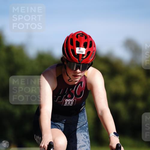 07.09.2025 - 19. Norderstedt Triathlon Michael Burmester http://msf.ph/oto/8846984 07.09.2025 11:24:17 Radfahren 1182, 1183 meine-sportfotos.de