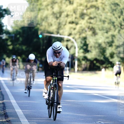 07.09.2025 - 19. Norderstedt Triathlon Michael Burmester http://msf.ph/oto/8847023 07.09.2025 16:13:33 Radfahren 1067, 1582 meine-sportfotos.de