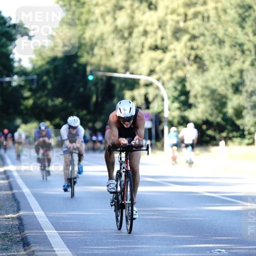 07.09.2025 - 19. Norderstedt Triathlon Michael Burmester http://msf.ph/oto/8847174 07.09.2025 16:14:25 Radfahren 415, 1584 meine-sportfotos.de