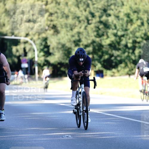 07.09.2025 - 19. Norderstedt Triathlon Michael Burmester http://msf.ph/oto/8847301 07.09.2025 16:14:54 Radfahren 893, 942, 1097 meine-sportfotos.de