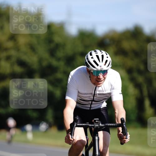 07.09.2025 - 19. Norderstedt Triathlon Michael Burmester http://msf.ph/oto/8847390 07.09.2025 11:27:26 Radfahren 300, 1313 meine-sportfotos.de