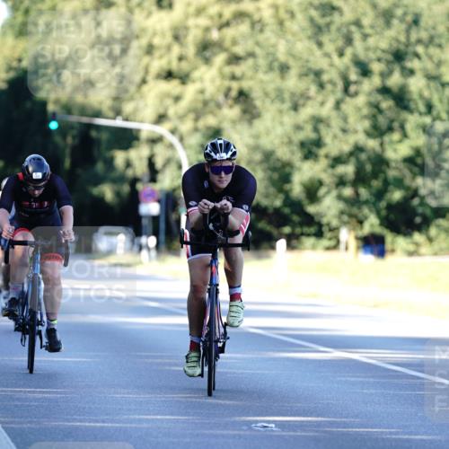 07.09.2025 - 19. Norderstedt Triathlon Michael Burmester http://msf.ph/oto/8847725 07.09.2025 16:16:49 Radfahren 903, 1077, 1581 meine-sportfotos.de