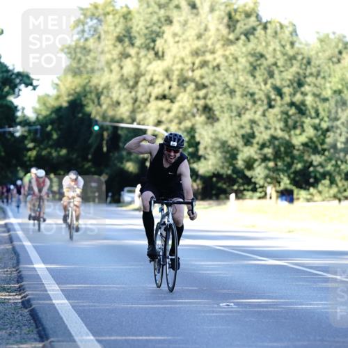 07.09.2025 - 19. Norderstedt Triathlon Michael Burmester http://msf.ph/oto/8847921 07.09.2025 16:18:24 Radfahren 929 meine-sportfotos.de