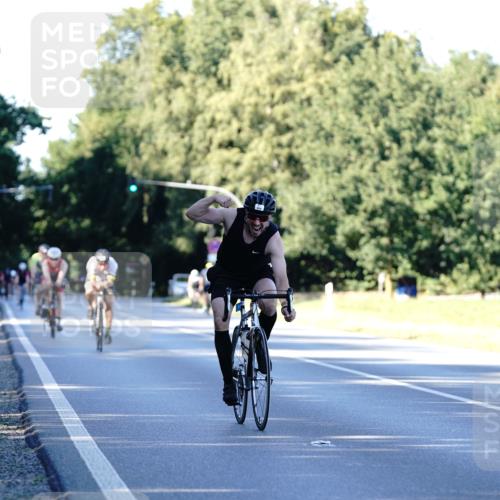 07.09.2025 - 19. Norderstedt Triathlon Michael Burmester http://msf.ph/oto/8847923 07.09.2025 16:18:24 Radfahren 929 meine-sportfotos.de