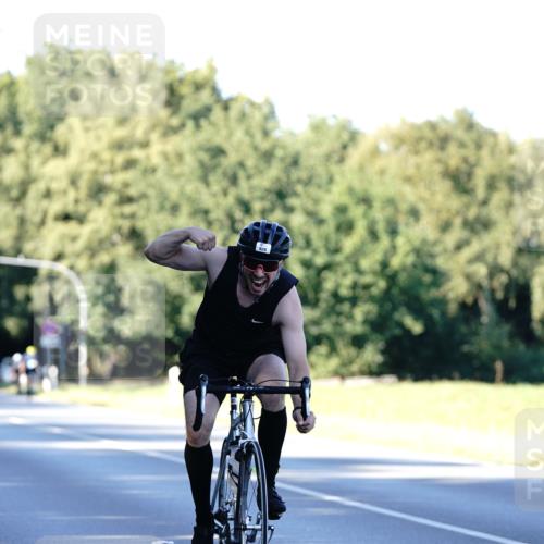 07.09.2025 - 19. Norderstedt Triathlon Michael Burmester http://msf.ph/oto/8847929 07.09.2025 16:18:25 Radfahren 929, 1589 meine-sportfotos.de