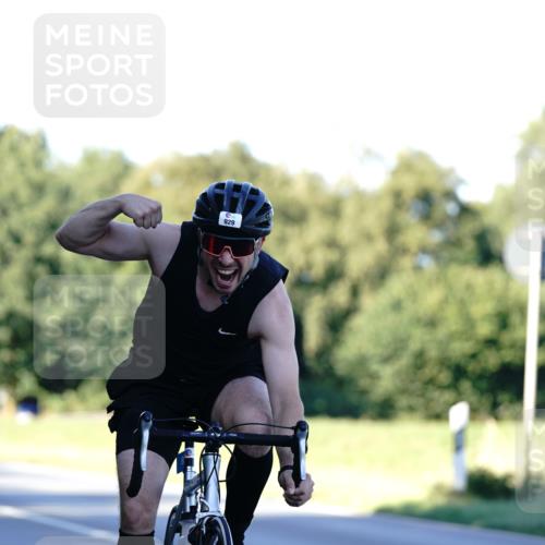 07.09.2025 - 19. Norderstedt Triathlon Michael Burmester http://msf.ph/oto/8847933 07.09.2025 16:18:26 Radfahren 929, 1574, 1589 meine-sportfotos.de