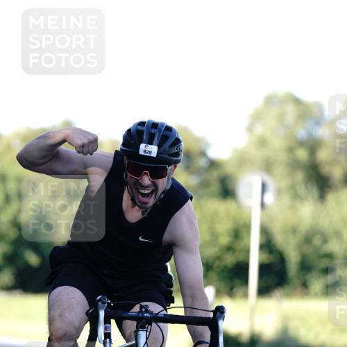 07.09.2025 - 19. Norderstedt Triathlon Michael Burmester http://msf.ph/oto/8847937 07.09.2025 16:18:26 Radfahren 929, 1574, 1589 meine-sportfotos.de