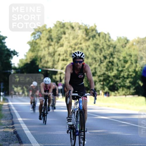 07.09.2025 - 19. Norderstedt Triathlon Michael Burmester http://msf.ph/oto/8847989 07.09.2025 16:18:45 Radfahren 418, 886, 890, 931, 1092, 1528, 1561, 1601 meine-sportfotos.de
