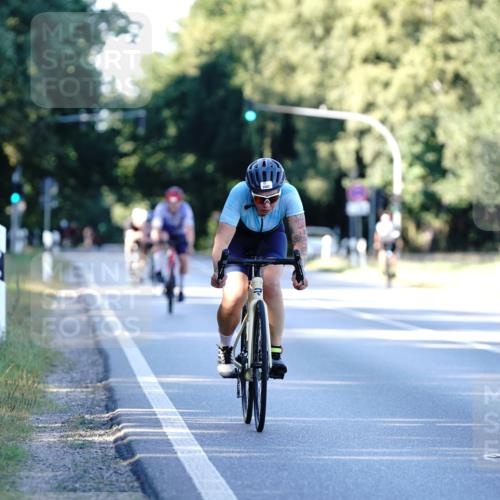 07.09.2025 - 19. Norderstedt Triathlon Michael Burmester http://msf.ph/oto/8848093 07.09.2025 16:19:59 Radfahren 1607 meine-sportfotos.de