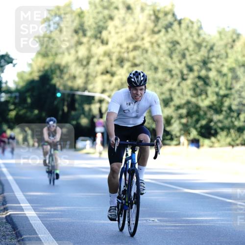 07.09.2025 - 19. Norderstedt Triathlon Michael Burmester http://msf.ph/oto/8848179 07.09.2025 16:20:56 Radfahren 1086, 1515, 1546 meine-sportfotos.de