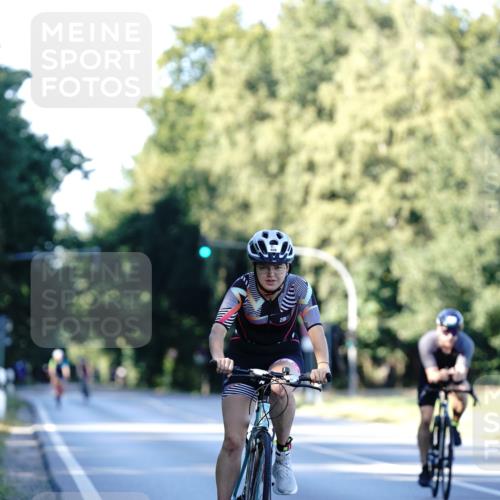 07.09.2025 - 19. Norderstedt Triathlon Michael Burmester http://msf.ph/oto/8848219 07.09.2025 16:21:33 Radfahren 926, 1472 meine-sportfotos.de
