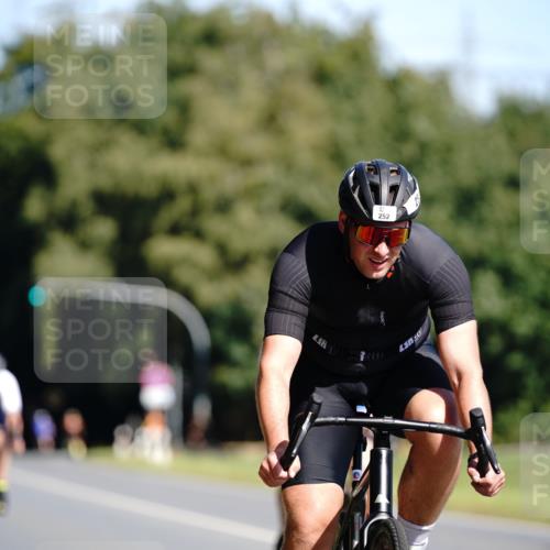 07.09.2025 - 19. Norderstedt Triathlon Michael Burmester http://msf.ph/oto/8848232 07.09.2025 11:35:48 Radfahren 252, 303, 815 meine-sportfotos.de