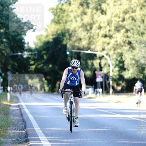 07.09.2025 - 19. Norderstedt Triathlon Michael Burmester http://msf.ph/oto/8848251 07.09.2025 16:21:56 Radfahren 1562, 1567 meine-sportfotos.de