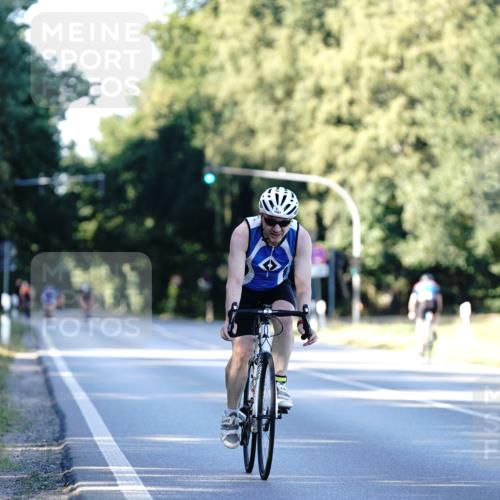07.09.2025 - 19. Norderstedt Triathlon Michael Burmester http://msf.ph/oto/8848253 07.09.2025 16:21:56 Radfahren 1562, 1567 meine-sportfotos.de