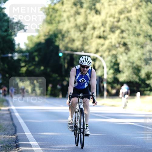 07.09.2025 - 19. Norderstedt Triathlon Michael Burmester http://msf.ph/oto/8848255 07.09.2025 16:21:56 Radfahren 1562, 1567 meine-sportfotos.de