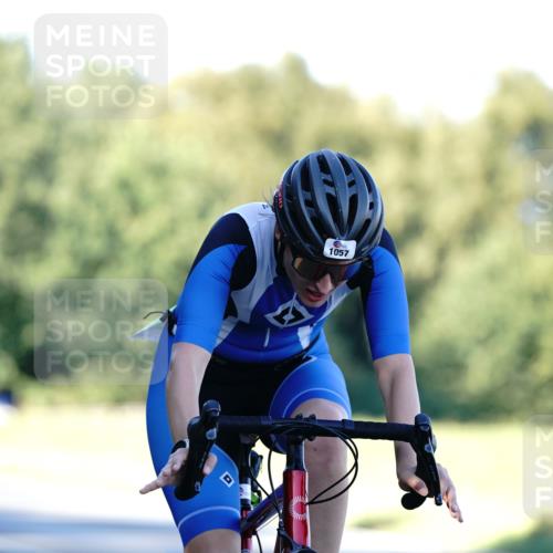 07.09.2025 - 19. Norderstedt Triathlon Michael Burmester http://msf.ph/oto/8848265 07.09.2025 16:22:13 Radfahren 915, 1057, 1420 meine-sportfotos.de