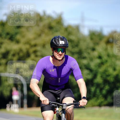 07.09.2025 - 19. Norderstedt Triathlon Michael Burmester http://msf.ph/oto/8848294 07.09.2025 13:11:39 Radfahren 298 meine-sportfotos.de