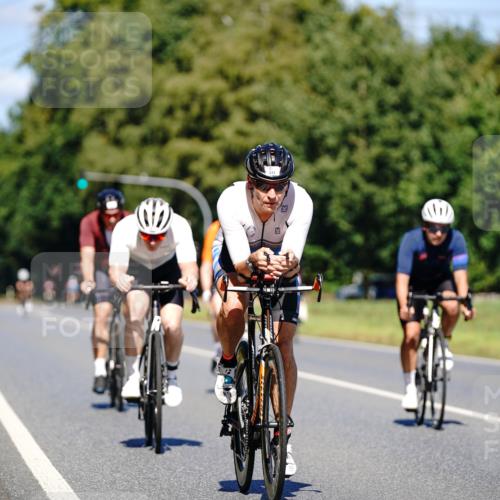 07.09.2025 - 19. Norderstedt Triathlon Michael Burmester http://msf.ph/oto/8848336 07.09.2025 13:13:07 Radfahren 241, 323, 328, 330, 347, 1354 meine-sportfotos.de