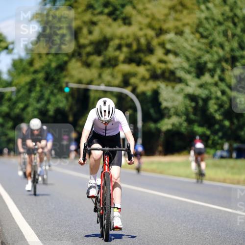 07.09.2025 - 19. Norderstedt Triathlon Michael Burmester http://msf.ph/oto/8848343 07.09.2025 13:13:16 Radfahren 353 meine-sportfotos.de
