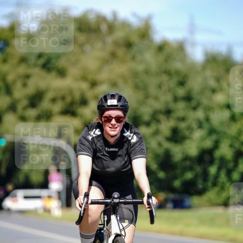 07.09.2025 - 19. Norderstedt Triathlon Michael Burmester http://msf.ph/oto/8848360 07.09.2025 13:13:42 Radfahren 325, 355 meine-sportfotos.de