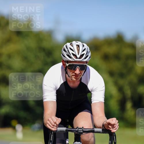 07.09.2025 - 19. Norderstedt Triathlon Michael Burmester http://msf.ph/oto/8848394 07.09.2025 13:15:31 Radfahren 1356 meine-sportfotos.de