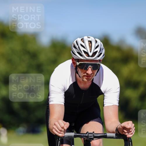07.09.2025 - 19. Norderstedt Triathlon Michael Burmester http://msf.ph/oto/8848395 07.09.2025 13:15:32 Radfahren 1356 meine-sportfotos.de