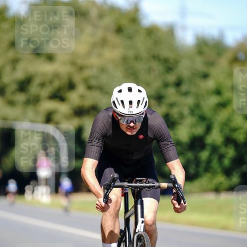 07.09.2025 - 19. Norderstedt Triathlon Michael Burmester http://msf.ph/oto/8848414 07.09.2025 13:16:14 Radfahren 723 meine-sportfotos.de