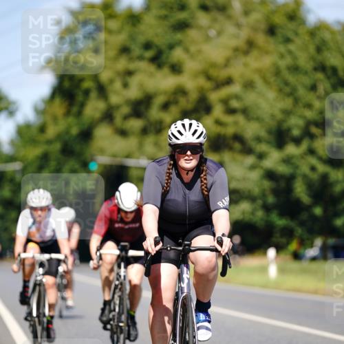 07.09.2025 - 19. Norderstedt Triathlon Michael Burmester http://msf.ph/oto/8848426 07.09.2025 13:16:55 Radfahren 211, 338, 352 meine-sportfotos.de