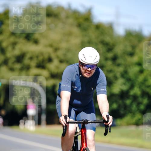 07.09.2025 - 19. Norderstedt Triathlon Michael Burmester http://msf.ph/oto/8848450 07.09.2025 13:17:47 Radfahren 334 meine-sportfotos.de