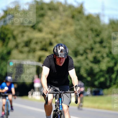 07.09.2025 - 19. Norderstedt Triathlon Michael Burmester http://msf.ph/oto/8848521 07.09.2025 13:20:44 Radfahren 333, 358 meine-sportfotos.de