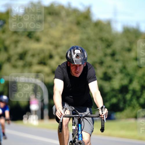07.09.2025 - 19. Norderstedt Triathlon Michael Burmester http://msf.ph/oto/8848523 07.09.2025 13:20:45 Radfahren 333, 358 meine-sportfotos.de