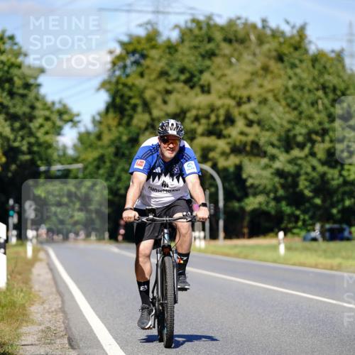 07.09.2025 - 19. Norderstedt Triathlon Michael Burmester http://msf.ph/oto/8848536 07.09.2025 13:21:05 Radfahren 314, 339 meine-sportfotos.de