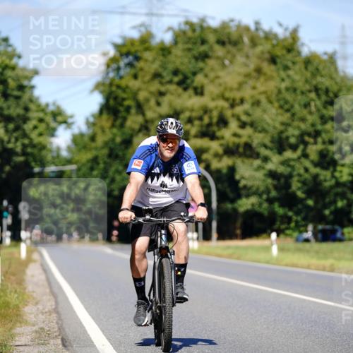 07.09.2025 - 19. Norderstedt Triathlon Michael Burmester http://msf.ph/oto/8848537 07.09.2025 13:21:05 Radfahren 314, 339 meine-sportfotos.de