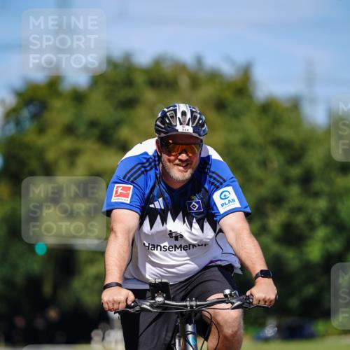 07.09.2025 - 19. Norderstedt Triathlon Michael Burmester http://msf.ph/oto/8848538 07.09.2025 13:21:06 Radfahren 314, 339 meine-sportfotos.de