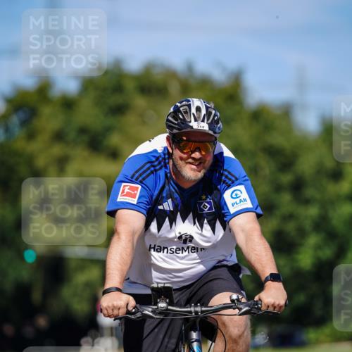 07.09.2025 - 19. Norderstedt Triathlon Michael Burmester http://msf.ph/oto/8848539 07.09.2025 13:21:07 Radfahren 314, 339 meine-sportfotos.de