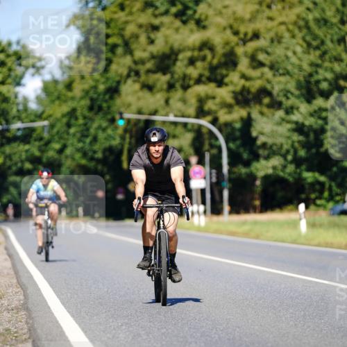 07.09.2025 - 19. Norderstedt Triathlon Michael Burmester http://msf.ph/oto/8848604 07.09.2025 13:25:21 Radfahren 320 meine-sportfotos.de