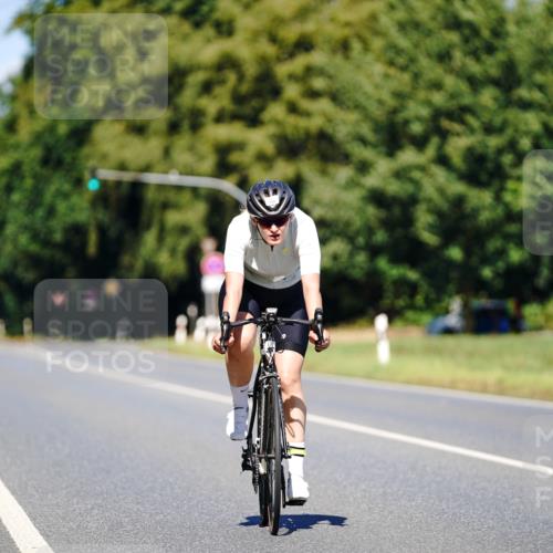 07.09.2025 - 19. Norderstedt Triathlon Michael Burmester http://msf.ph/oto/8848619 07.09.2025 13:25:46 Radfahren 354 meine-sportfotos.de