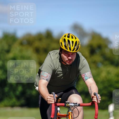 07.09.2025 - 19. Norderstedt Triathlon Michael Burmester http://msf.ph/oto/8848658 07.09.2025 13:28:14 Radfahren 325 meine-sportfotos.de