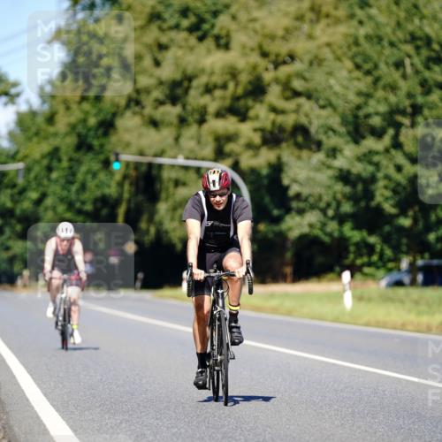 07.09.2025 - 19. Norderstedt Triathlon Michael Burmester http://msf.ph/oto/8848669 07.09.2025 13:29:19 Radfahren 1215 meine-sportfotos.de